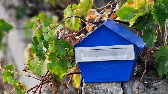 Blauer Briefkasten Flyerverteilung Prospektverteilung