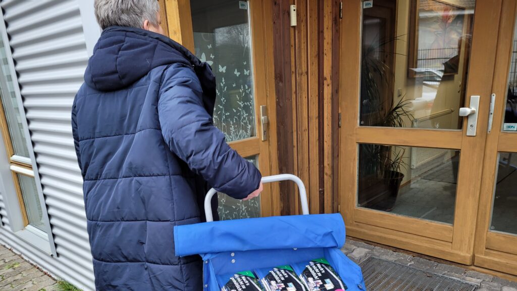 AZ Bull Flyerverteilung Flyer verteilen Prospektverteilung Prospekte verteilen